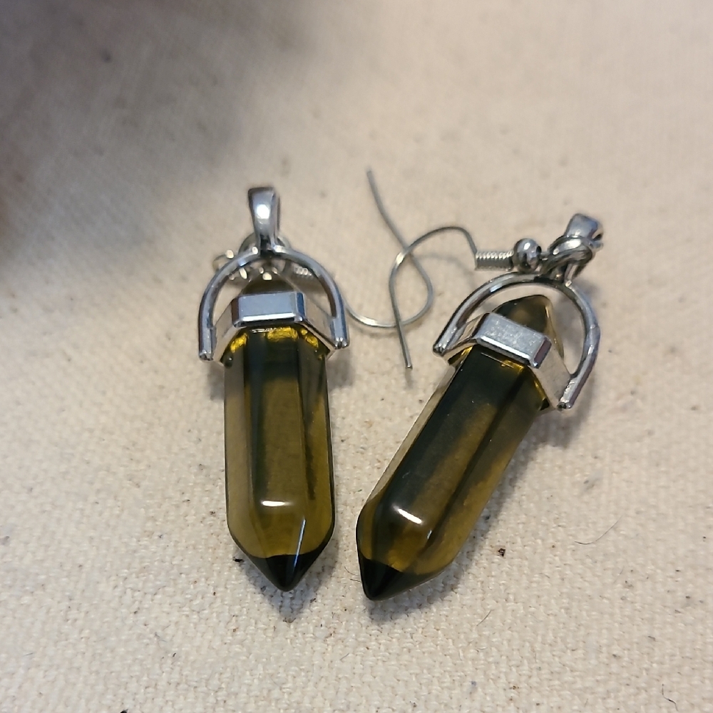 Unknown Brand Silver and Smoky Color Crystal Earrings Pre-Owned Lobe Area